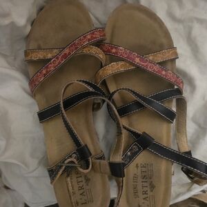 L'ATISTE Women's Red and Tan Strappy Sandals